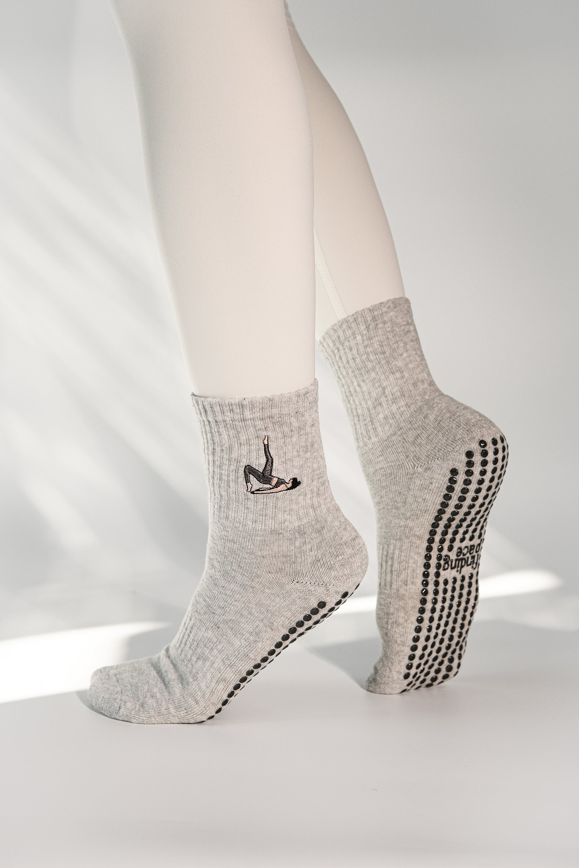 Mat Pilates Grip Socks in Grey