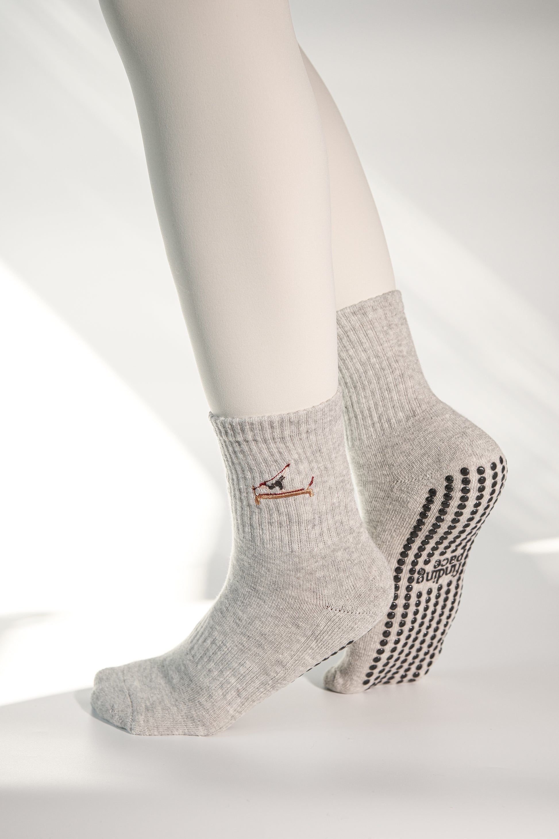 Reformer Pilates Grip Socks in Grey